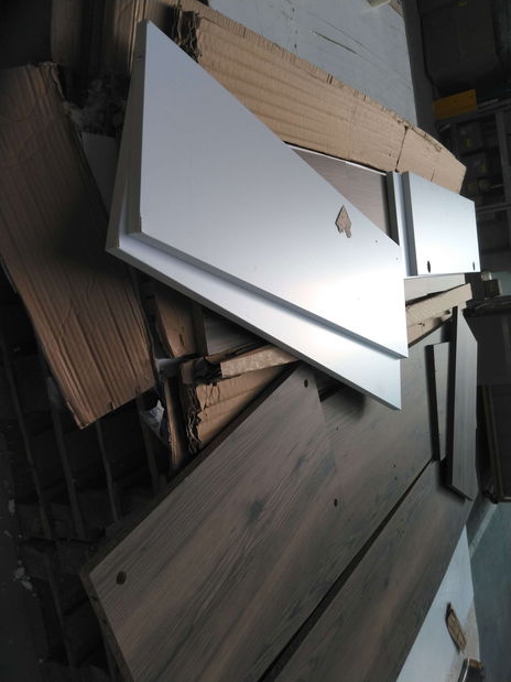 Skrinka na topánky Berina 1 (orech + biela) *bazár