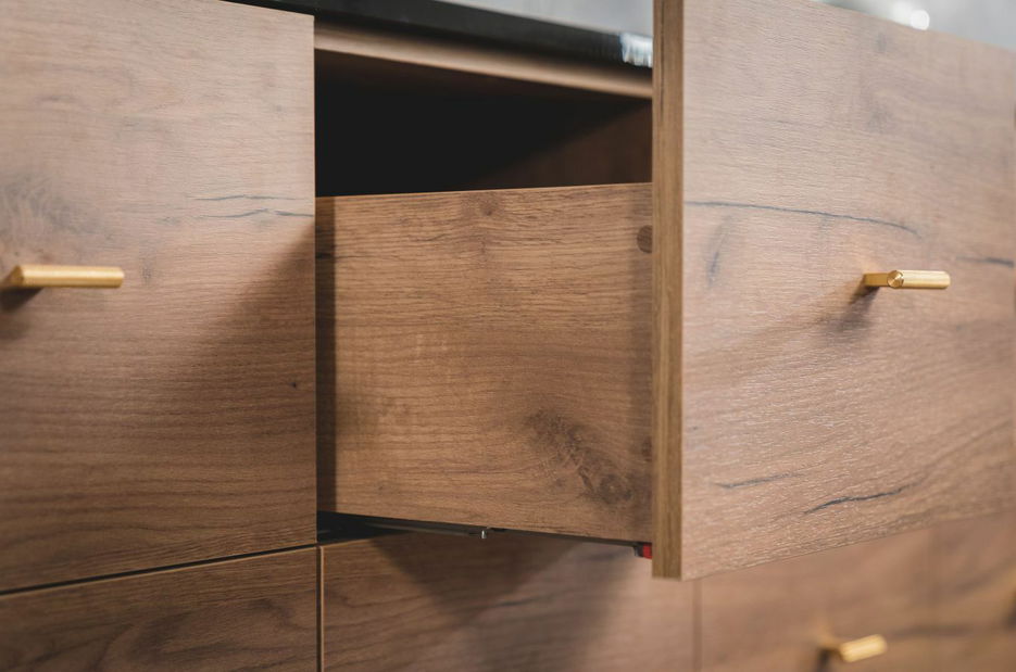 Komoda Sinoit (Hrast craft + sjajna crna)