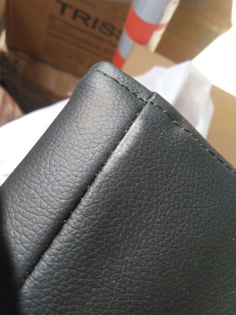 Éjjeliszekrény Dekent (fekete) *bazár