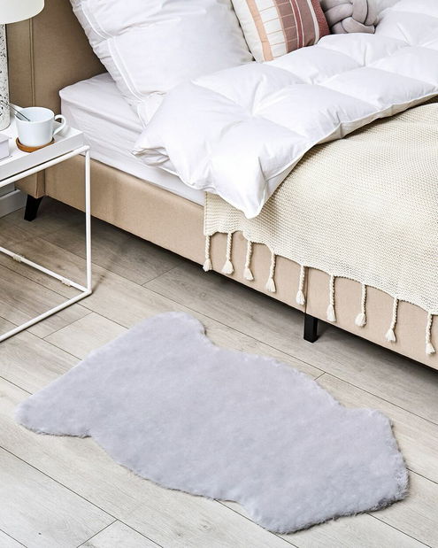 Koberec z umelej kožušiny Ultan (sivá) 