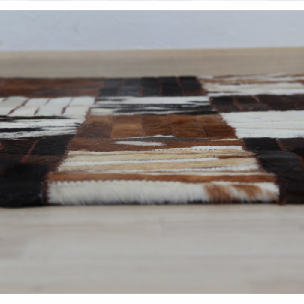 Bőr szőnyeg 69x140 cm TYP 04 (marhabőr + patchwork minta)