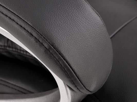 Kancelárske kreslo Pelers (čierna)