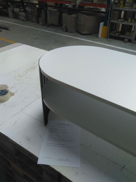 Masă de cafea Zinzit I (acrilic negru + alb) *resigilat