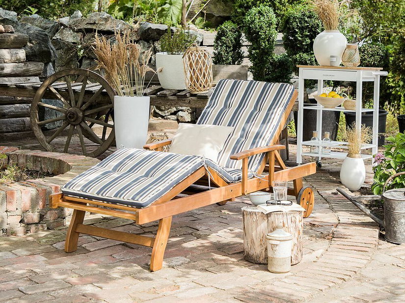Șezlong pentru grădină JAKARTA (lemn) (lemn deschis) (cu pernă albastru bej)