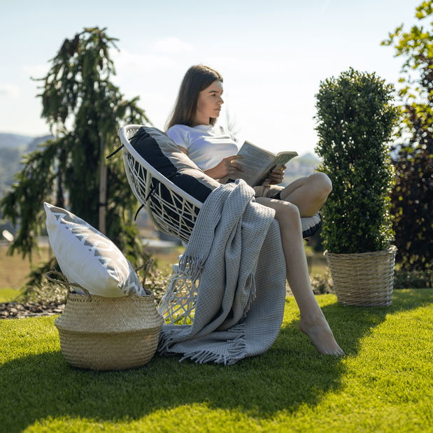 Otočné kreslo s vankúšom Frage BIG (biela + čierna)