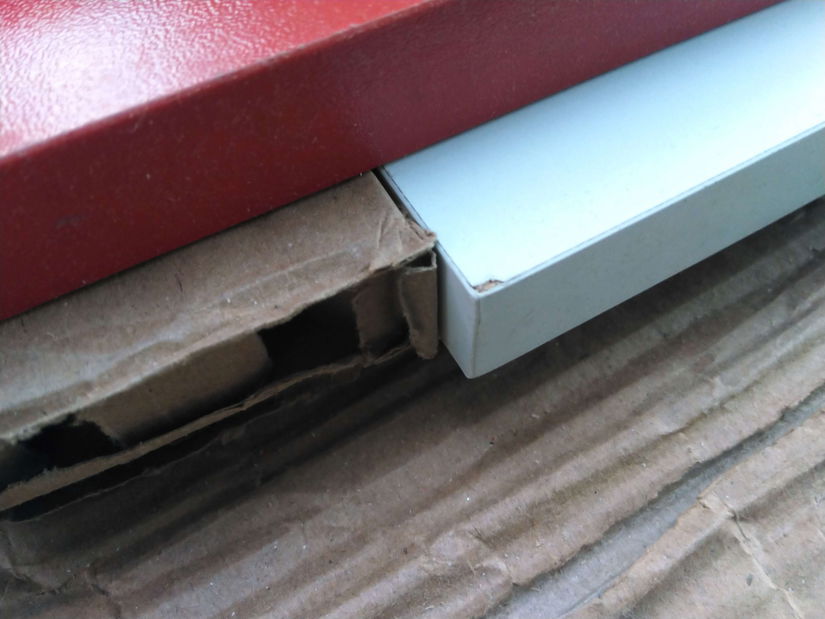 Stolić za kavu Toby (bijela + crvena) *trgovina