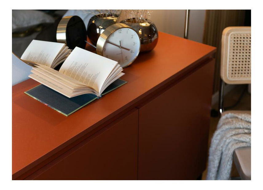 Skrinka Bennasi B2 (červená tehla + čierna)