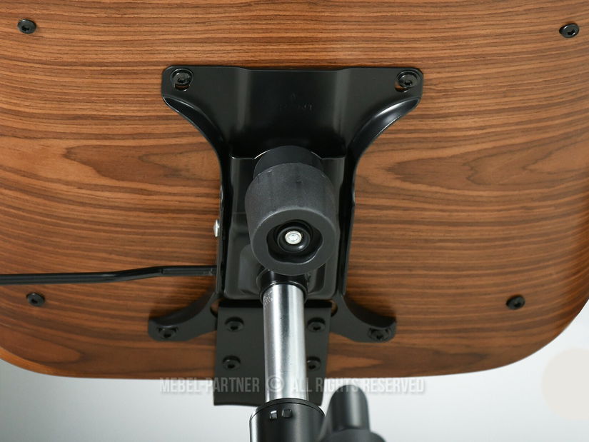 Scaun Aukley (nuc + negru)