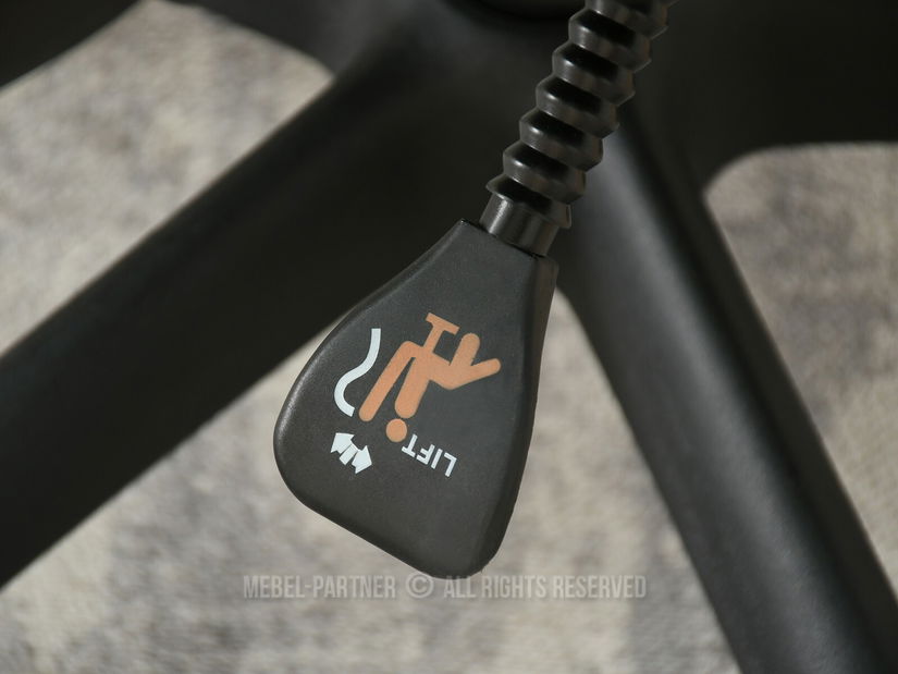 Stolička Ikarus (čierna)