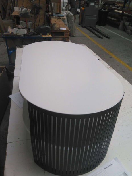 Masă de cafea Zinzit I (acrilic negru + alb) *resigilat