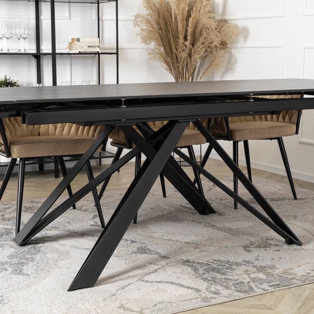 Rozkladací jedálenský stôl Maximus (čierna) (pre 6-8 osôb)