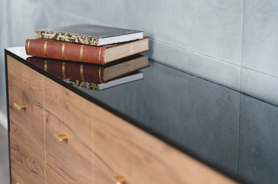 Komoda Sinoit (Hrast craft + sjajna crna)