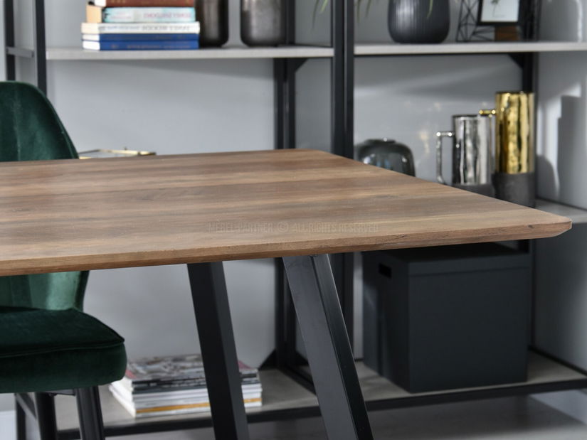 Blagovaonski stol Totto (orah + crna)