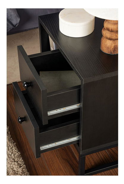 Nočný stolík Glimarolla (tmavé drevo + čierna)