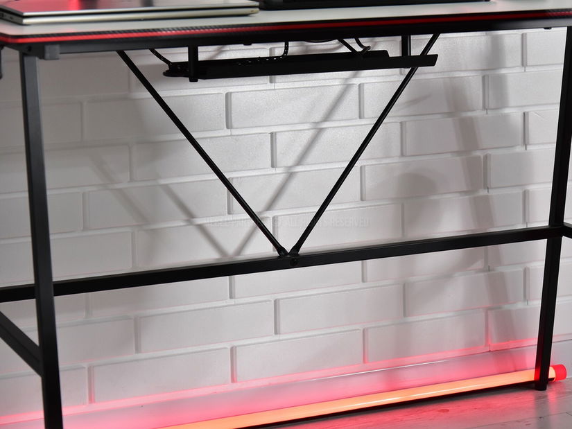 PC stolík Stigma (biela + čierna)