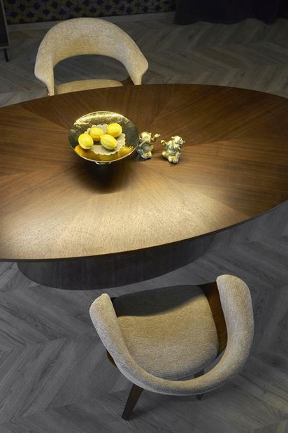 Blagovaonski stol Vaner (orah) (za 8 i više osoba)