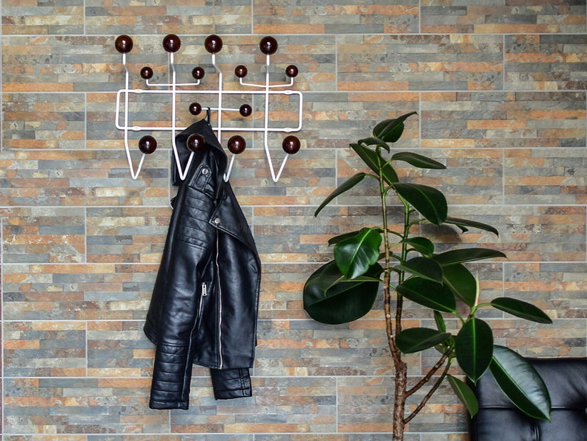 Vešiak Biur (orech + biela)