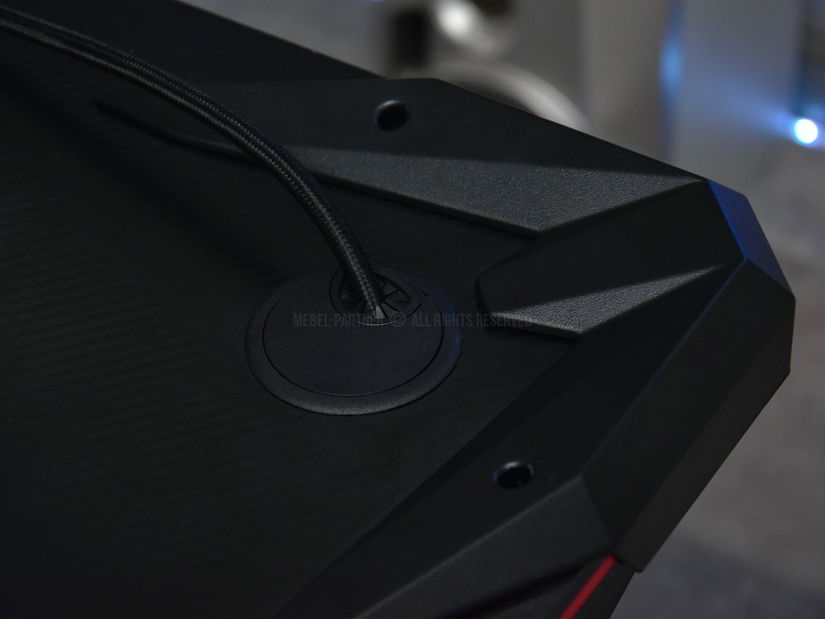 Masă PC Matts Led (negru)