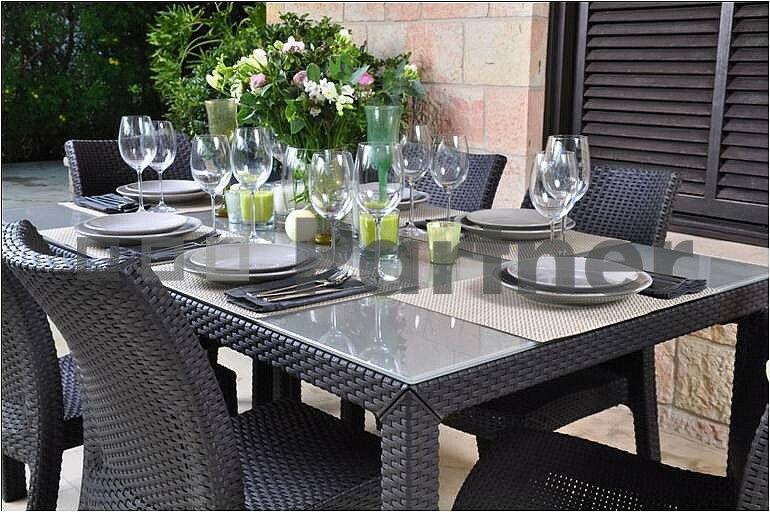 Záhradný stôl Laura antracit (Umelý ratan)