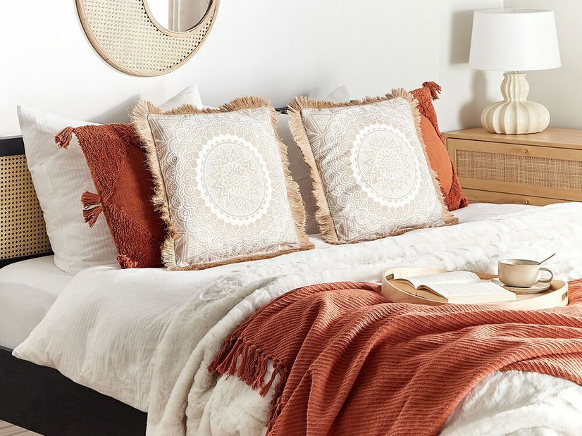 Sada 2 ozdobných vankúšov 45 x 45 cm Geram (béžová + biela)