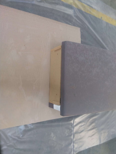 Rohová sedačka Hasina (sivá + čierna) (s poličkou a taburetkou) (s bonell pružinami) (P) *bazár