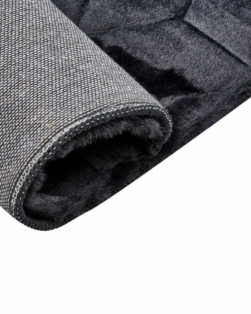 Koberec z umelej kožušiny 80 x 150 cm Thae (čierna)