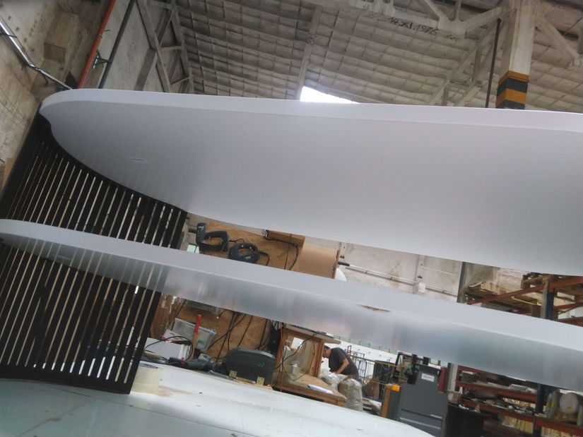 Masă de cafea Zinzit I (acrilic negru + alb) *resigilat