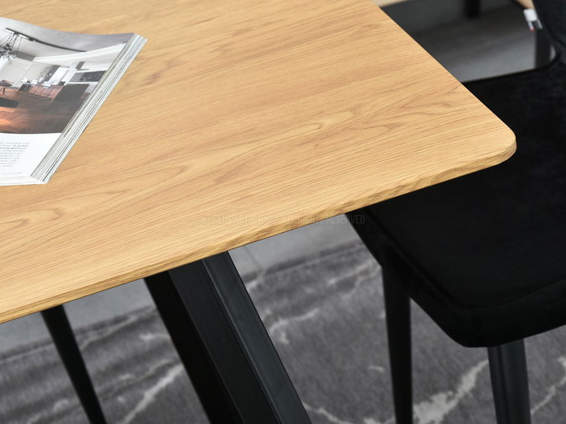 Jedálenský stôl Totto (dub + čierna)