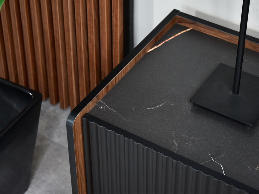 Komoda Protegidas P08 (čierna)