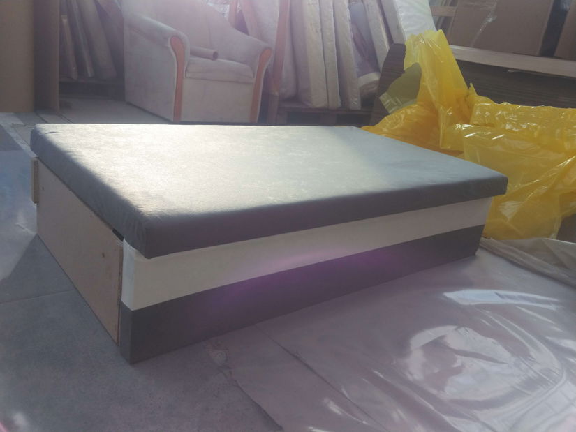 Rohová sedačka Hasina (sivá + čierna) (s poličkou a taburetkou) (s bonell pružinami) (P) *bazár