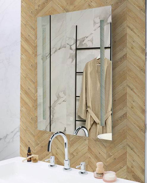 Nástenné zrkadlo 70 x 90 cm Marinet (strieborná)