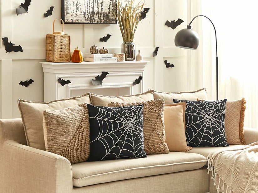 Ozdobný vankúš 45 x 45 cm Lyco (čierna)