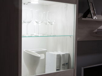 Vitrina Desayuno V (hrast monastery + crni sjaj)