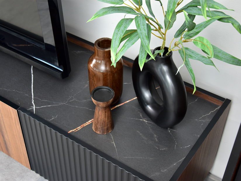 Komoda Protegidas P08 (čierna)