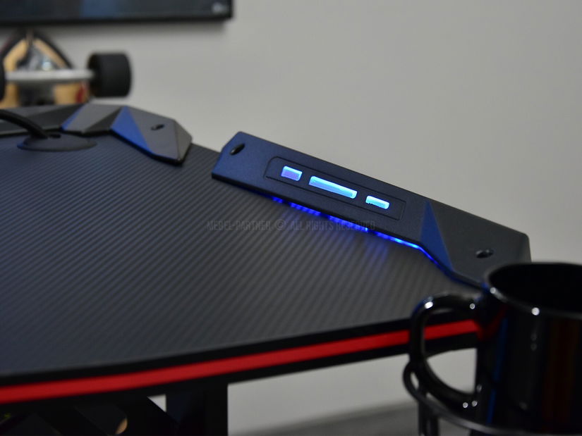 Masă PC Matts Led (negru)