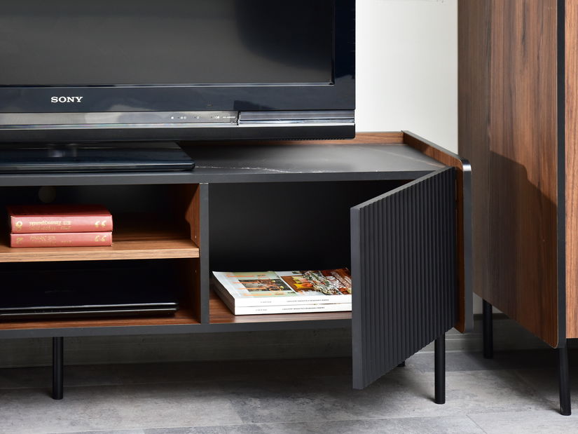 Komoda Protegidas P07 (čierna)