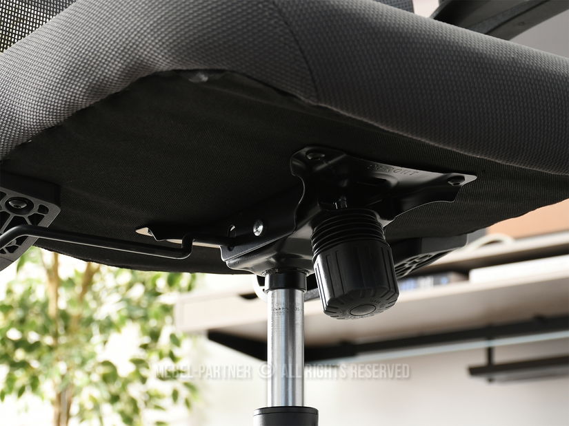 Stolička Bastet (grafit)