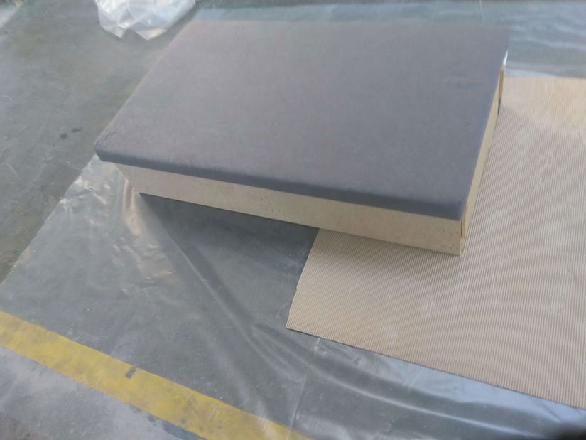 Rohová sedačka Hasina (sivá + čierna) (s poličkou a taburetkou) (s bonell pružinami) (P) *bazár