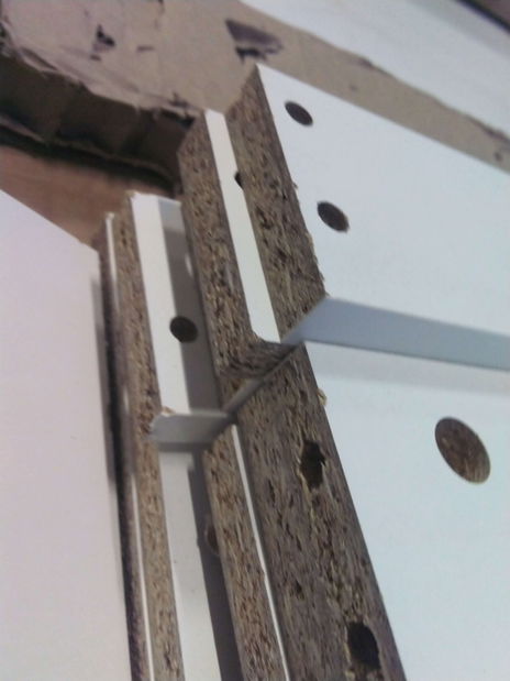 Komód Crueldad (fehér + sonoma tölgy) *bazár