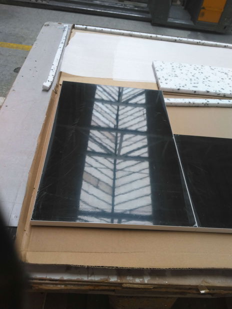 Perete living Ramon I (alb + negru lucios) (cu iluminat) *resigilat