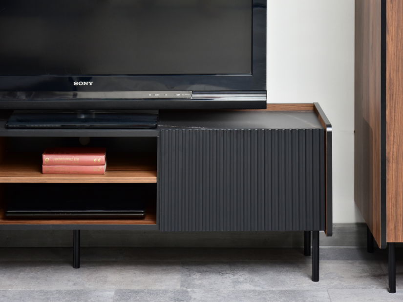 Komoda Protegidas P07 (čierna)