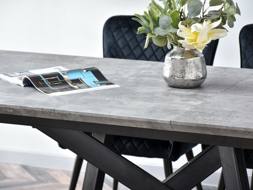Jedálenský stôl Timmy (betón + čierna)
