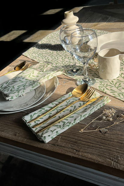 Štóla na stôl Leaves (béžová)