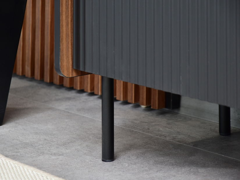 Komoda Protegidas P06 (čierna)