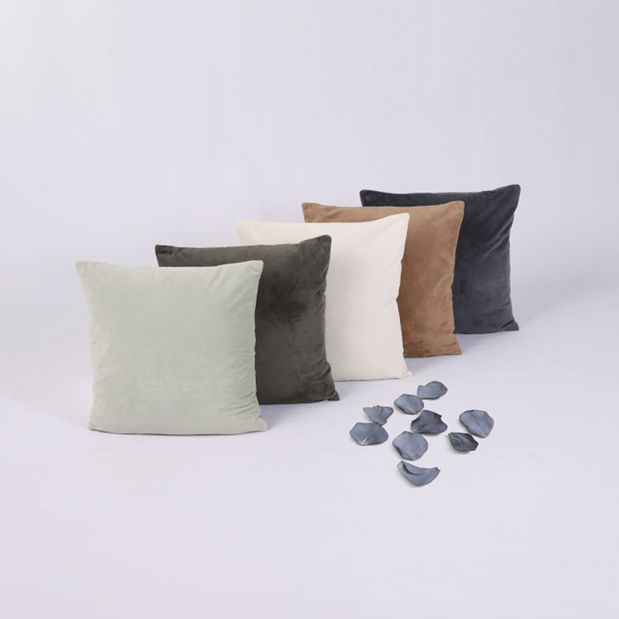 Jastuk Arin (tamnosiva)