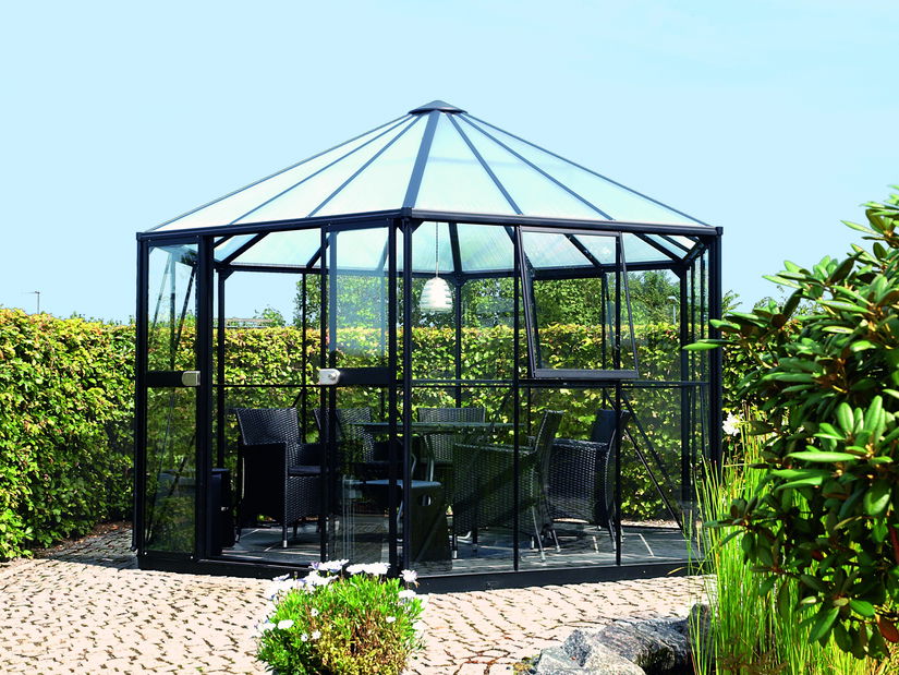 Különleges stílusú üvegház Hera 9000 (poli + szilárd üveg + porszórt fekete)