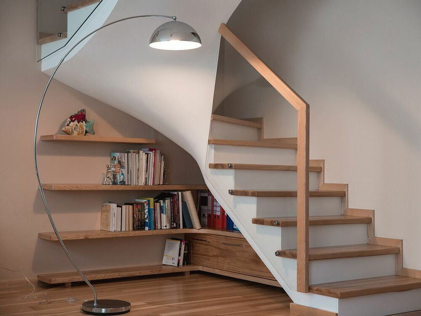 Stojanové svietidlo Karna (strieborná)