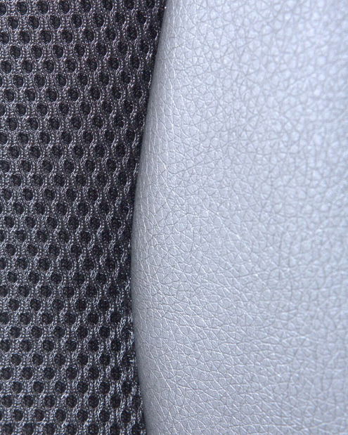 Kancelárska stolička Isit (čierne s bielymi podrúčkami)