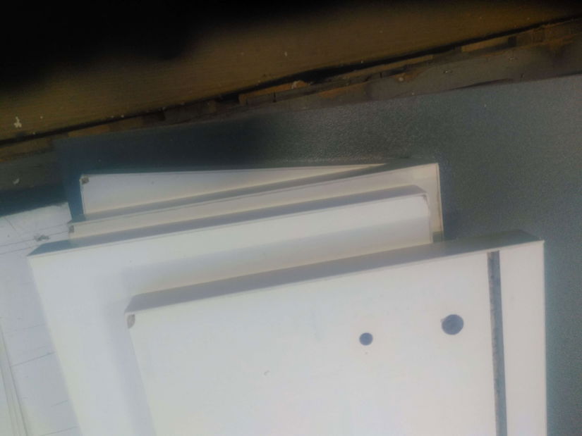 Komód Crueldad (grafit + fehér) *bazár