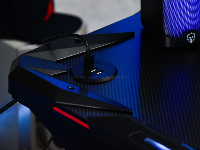 PC stolek Matts Led (černá)